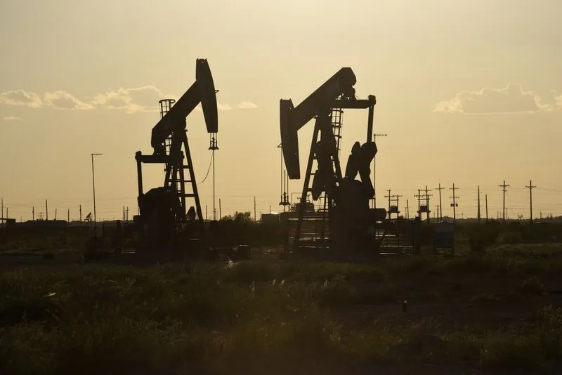 Petroleiro é atingido por projétil não identificado na costa de Omã